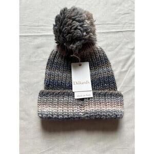 NWT Dillard’s Wool blend beanie made in Italy